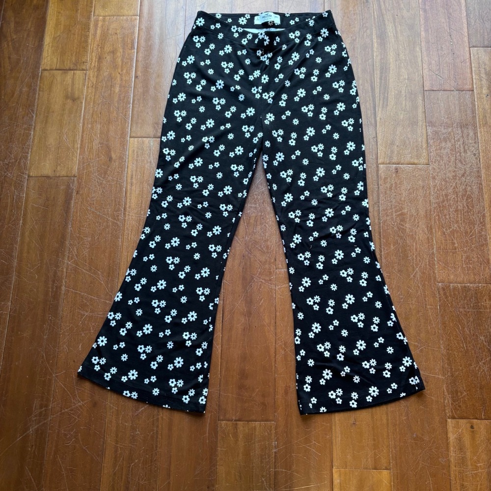 Hollister Black|White DaisyDitsy Floral Ultra High Rise Flare PantsBoho|Short Lg
